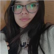 Chica responsable apta para cuidar niños en guardería y primaria